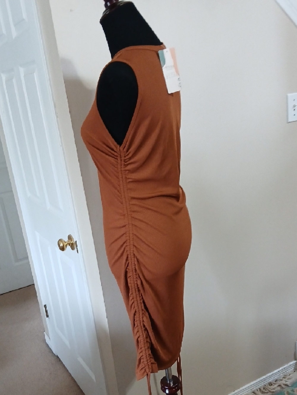 ❤️3@$25 NWT Sleeveless Rust Mini Dress with Side Ruching - Picture 4 of 10